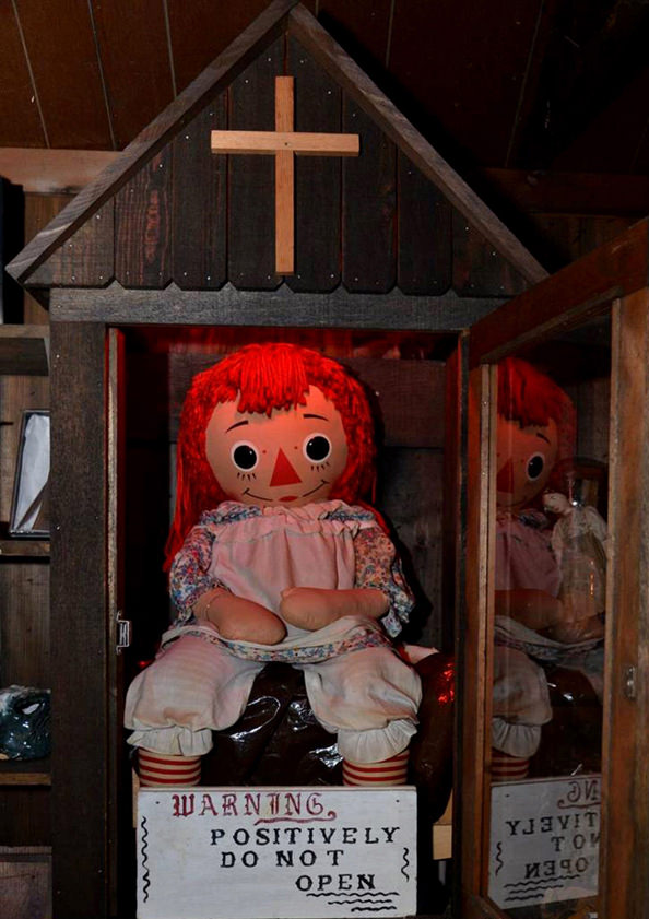 عروسک آنابل در موزه