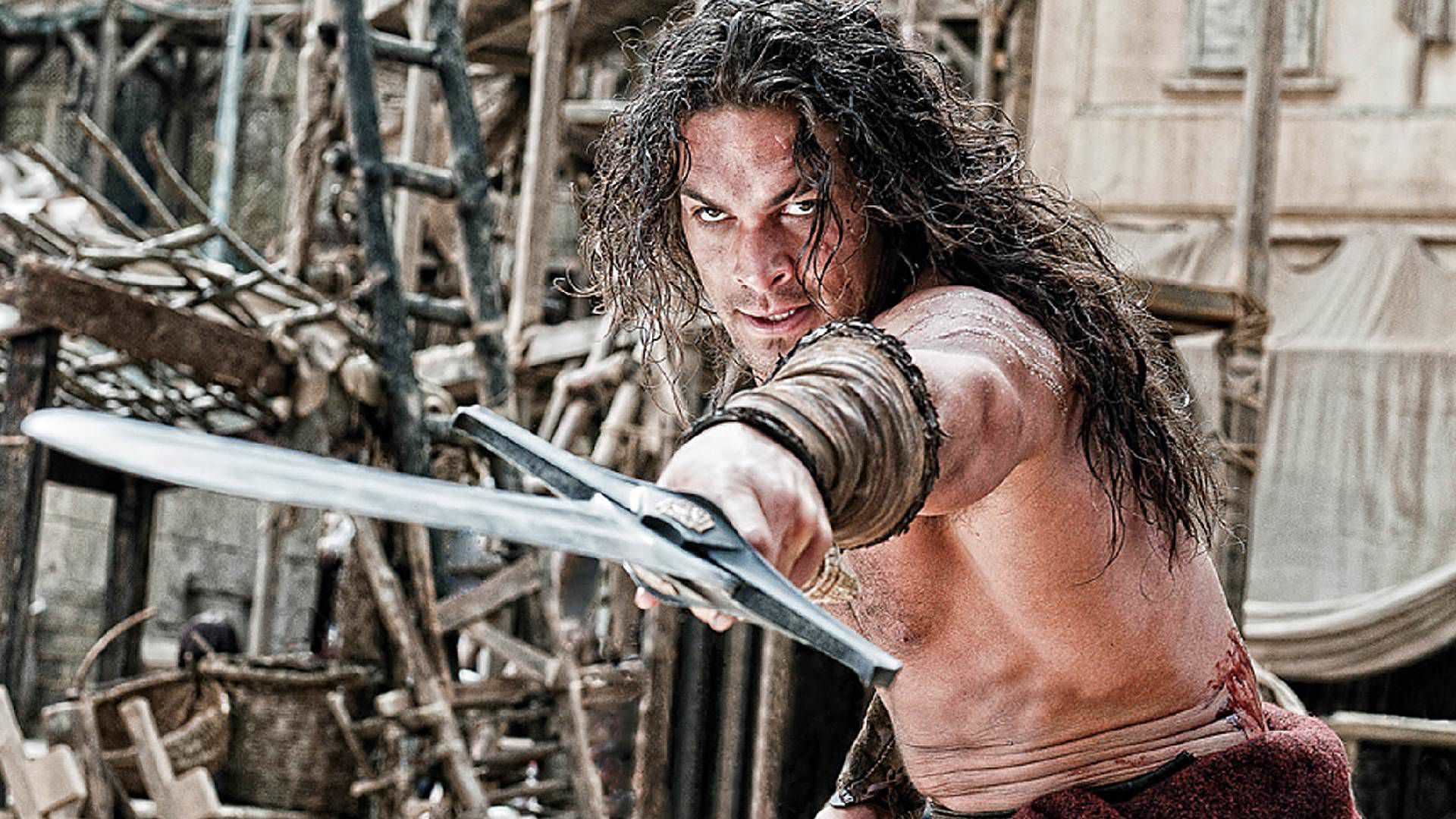 جیسون موموآ در نقش کونان بربر در حال مبارزه در فیلم Conan the Barbarian
