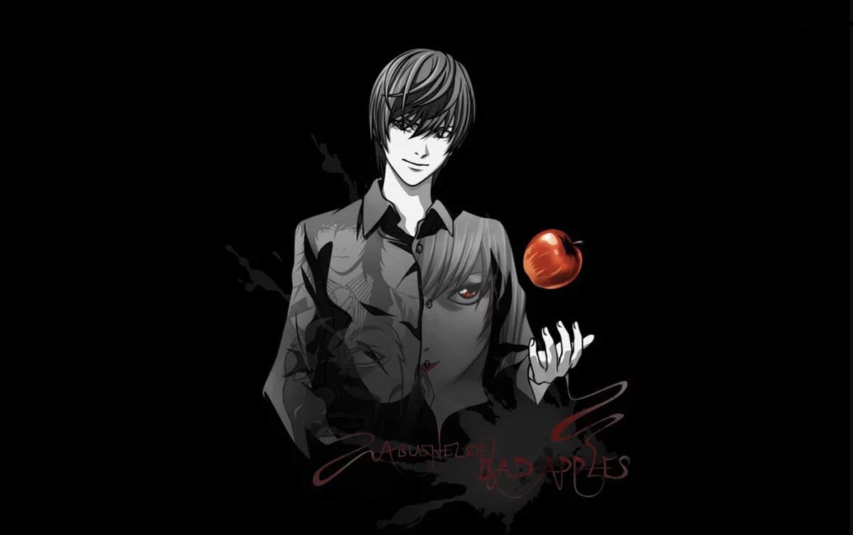 لایت یاگامی در میان سیاهی با سیبی سرخ در دست