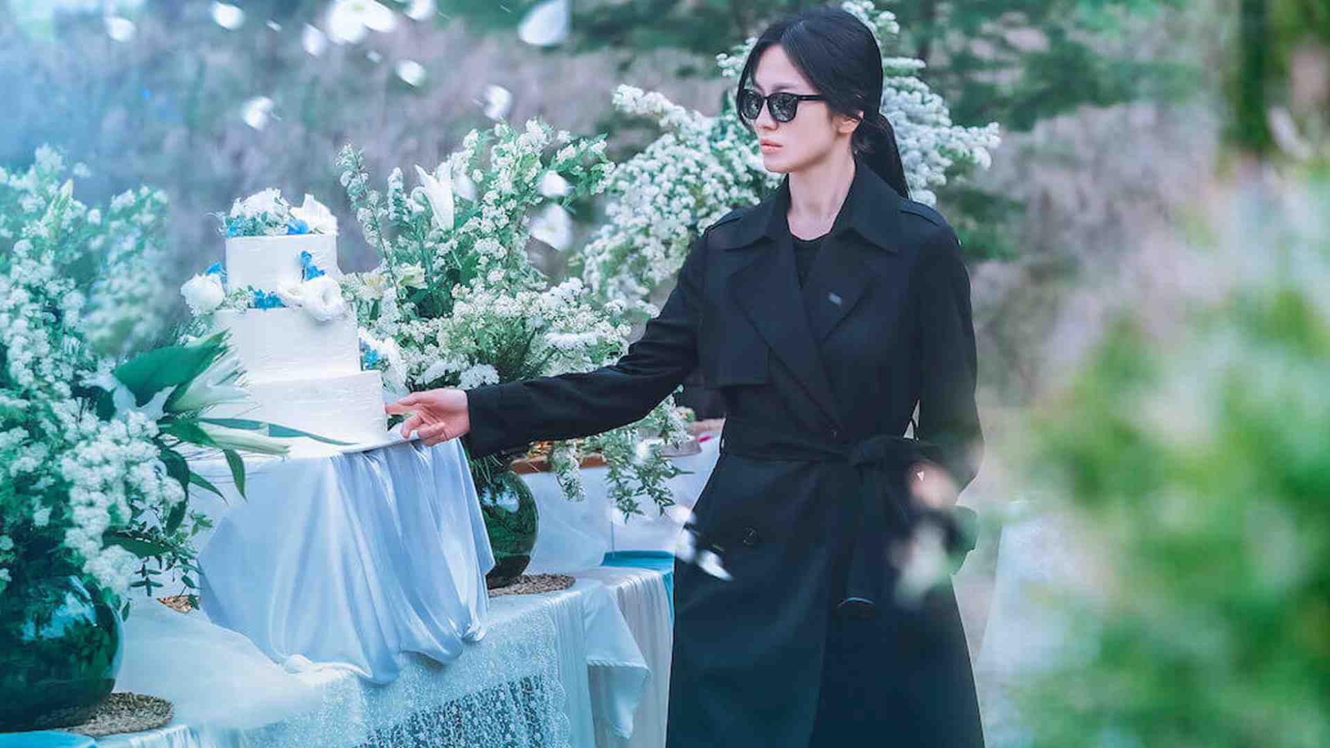سونگ هه کیو در حال خراب کردن کیک در سریال The Glory