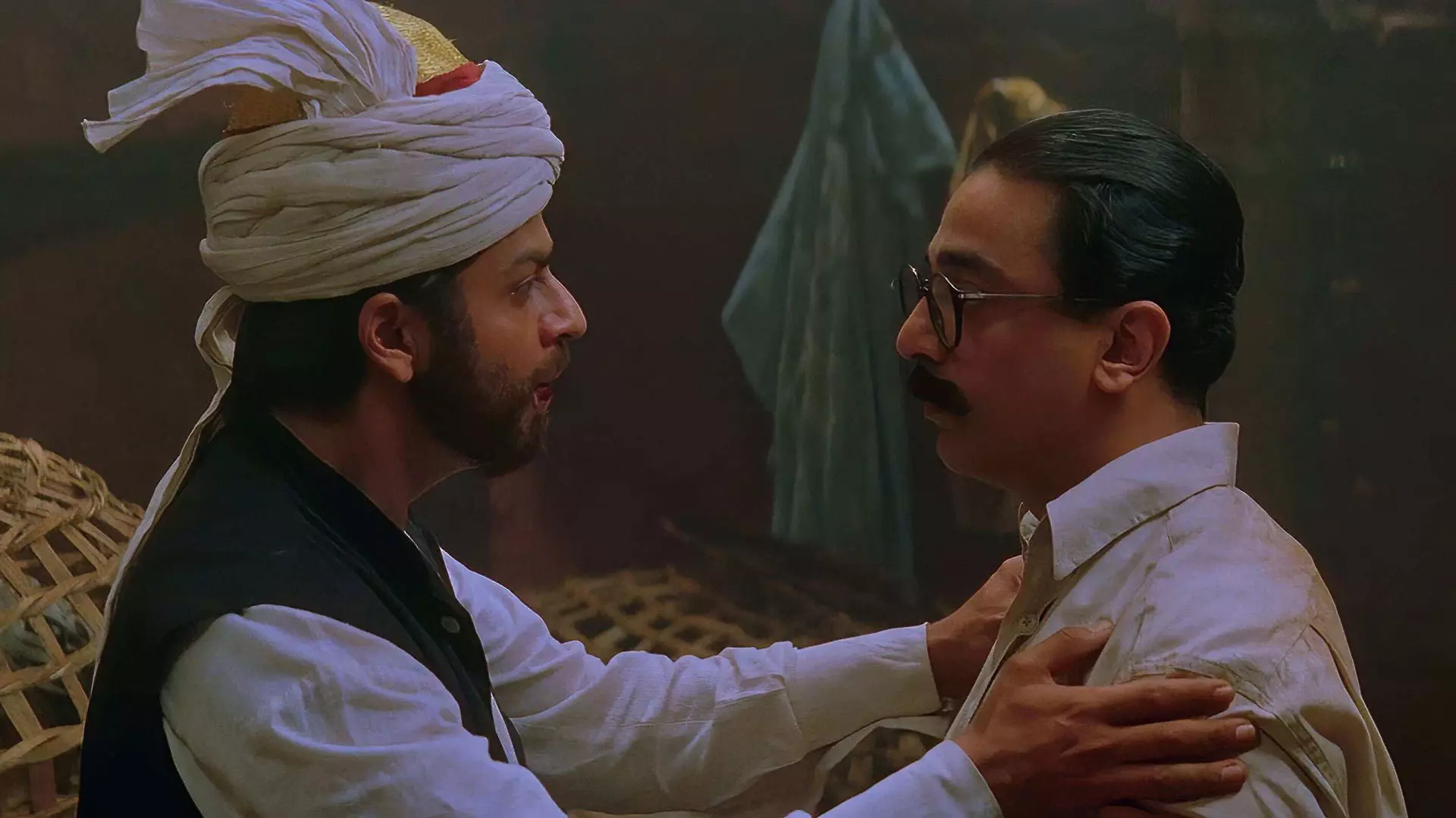 شاهرخ خان در لباس محلی با دستار سر در فیلم هی رام